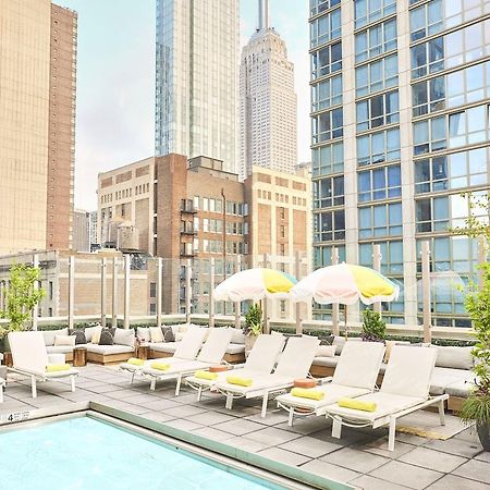 Royalton Park Avenue Hotel Nova Iorque Exterior foto Rooftop pool at the Standard East Village