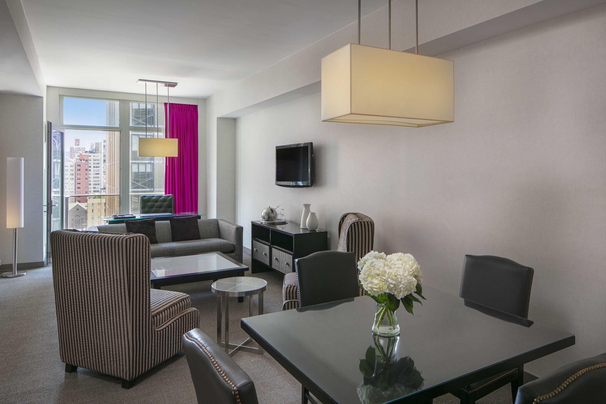 Royalton Park Avenue Hotel Nova Iorque Exterior foto A living room at the W New York Downtown