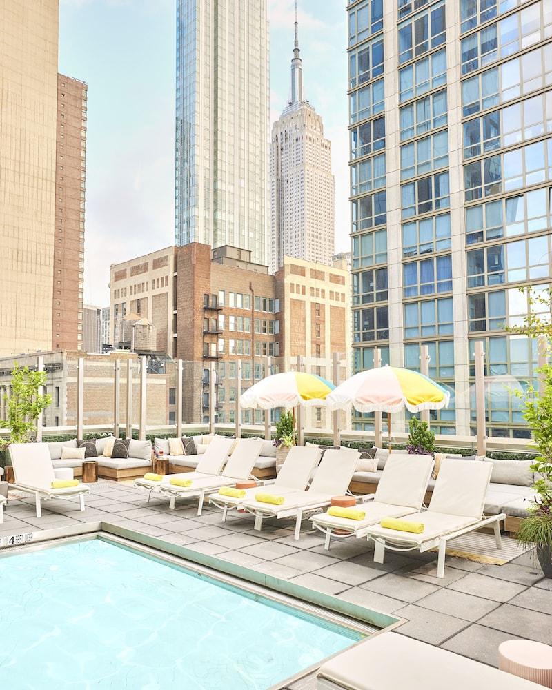 Royalton Park Avenue Hotel Nova Iorque Exterior foto Rooftop pool at the Standard East Village